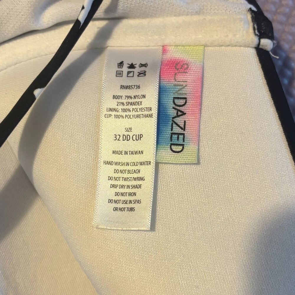 SUNDAZED Spot On Jenna Bra Sized Bikini 32DD - Picture 2 of 6